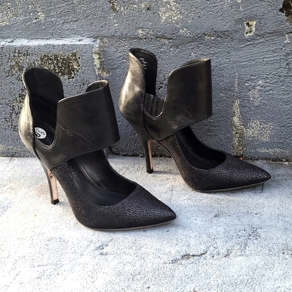 Jean-Michel Cazabat Italian made black leather 4" pumps, EUC - Picture 1 of 15